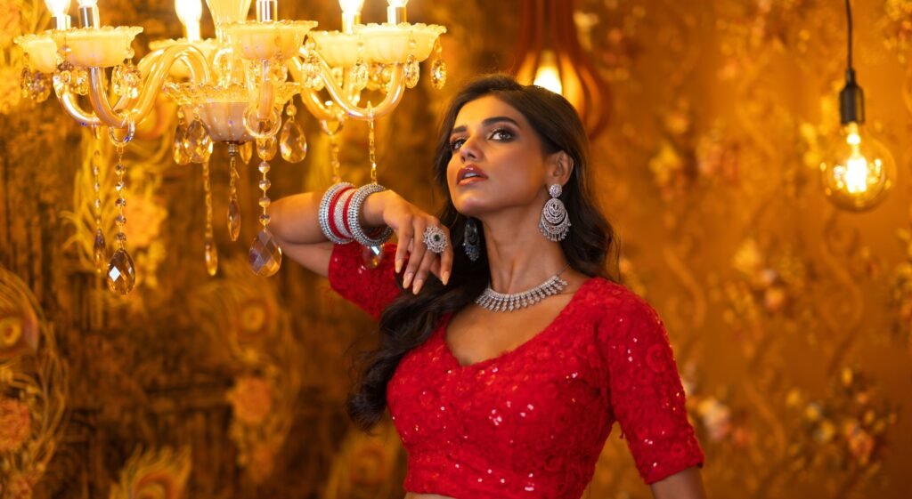 How to style jewelry for everyday, work, party and wedding looks